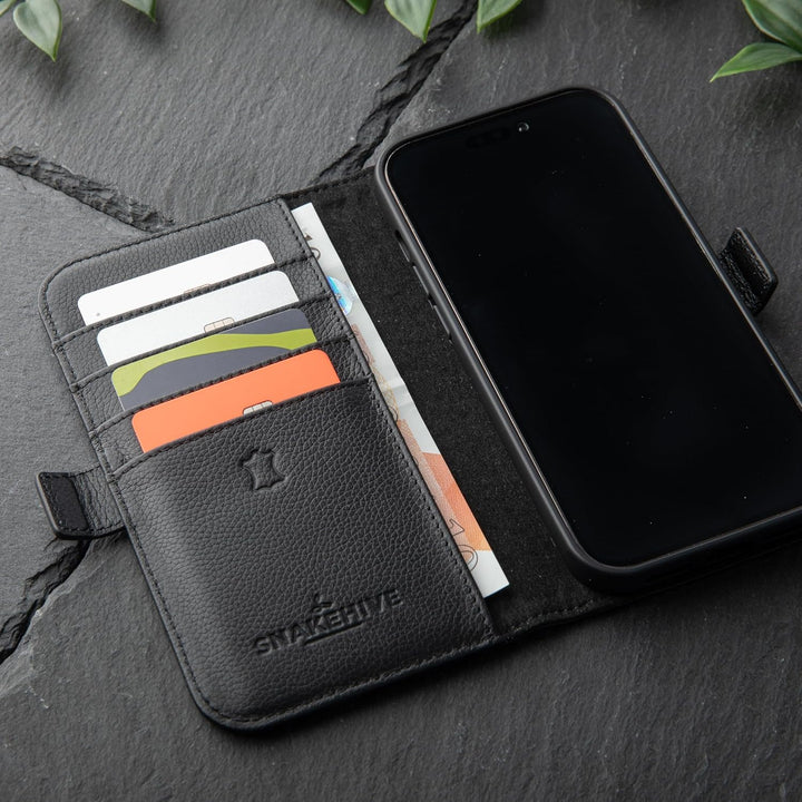 Snakehive Lederhülle für iPhone 13 – Klapphülle mit Kartenfächern & Standfunktion (Geflecktes Schwar