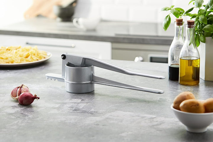 Westmark Spätzle-/Kartoffelpresse, Mit runder Lochung, Aluminiumdruckguss, Länge: 41 cm, Spätzlepres