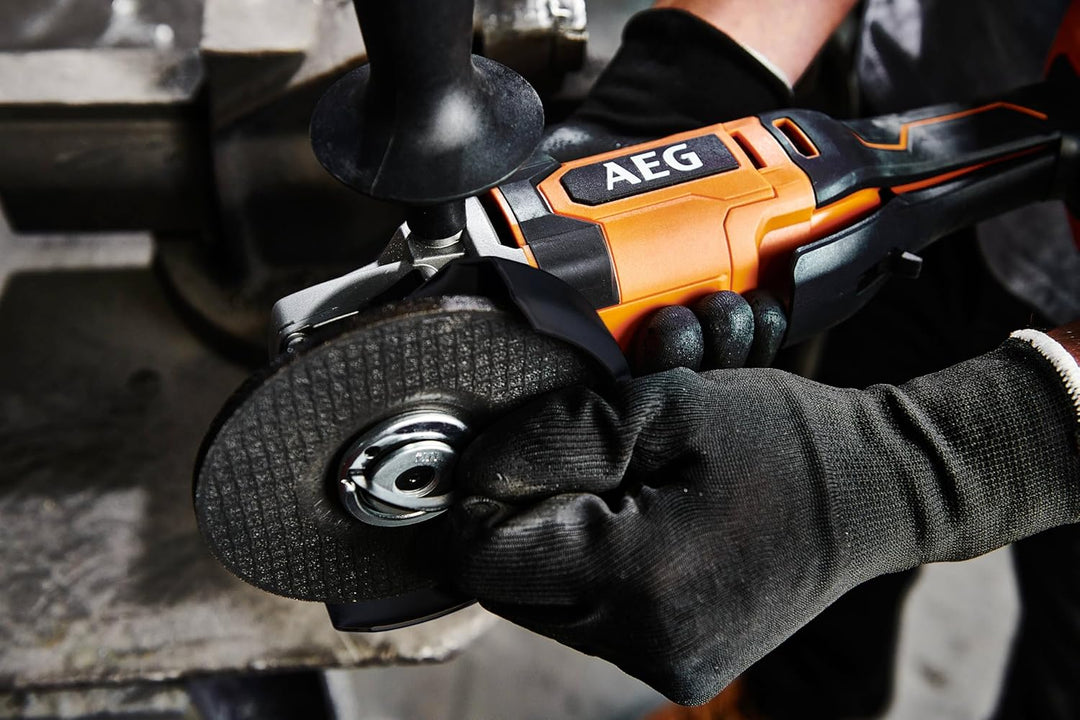 AEG - 125 mm Akku-Winkelschleifer 18 Volt, 9200 U/min mit 2 Pro Lithium-Akkus 4,0 Ah, Ladegerät und