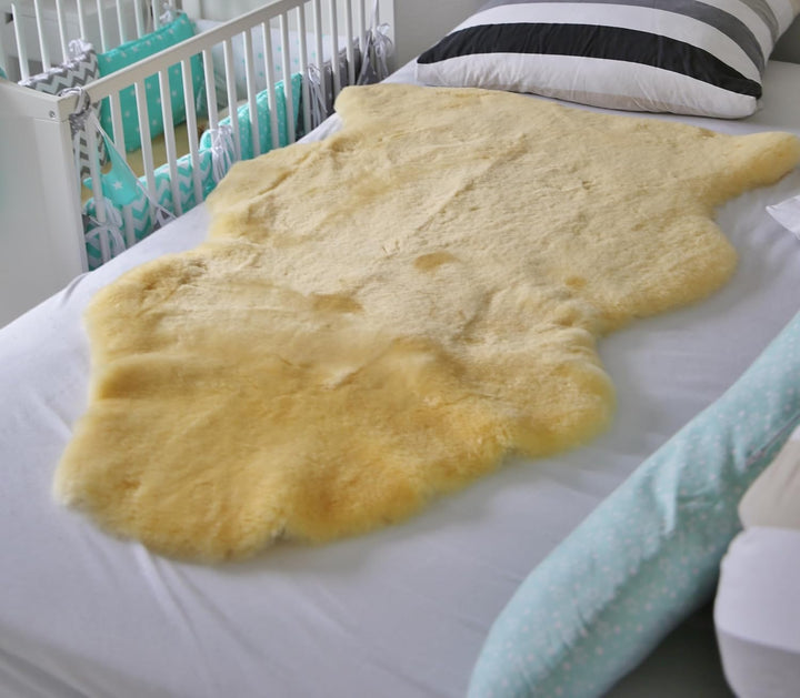 Hollert Baby Lammfell 120-130 cm Baby echtes Merino Schaffell Naturform waschbar superweich Premium