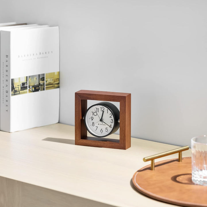 Navaris Analog Holz Tischuhr Quadrat Design - 13,2 x 13,2 x 4,3cm - analoge Uhr ohne Ticken weisses