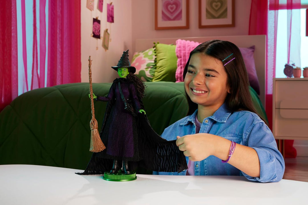 Mattel Wicked Elphaba Deluxe-Modepuppe und Accessoires, vom Film inspirierter Look mit geflochtenen