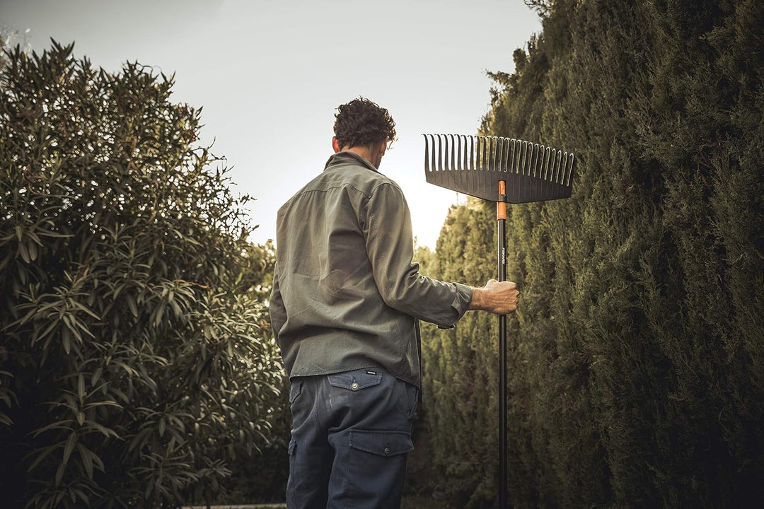 Fiskars Laubbesen, 25 Zinken, Länge: 175 cm, Breite: 52 cm, Kunststoff-Zinken/Aluminium-Stiel, Schwa