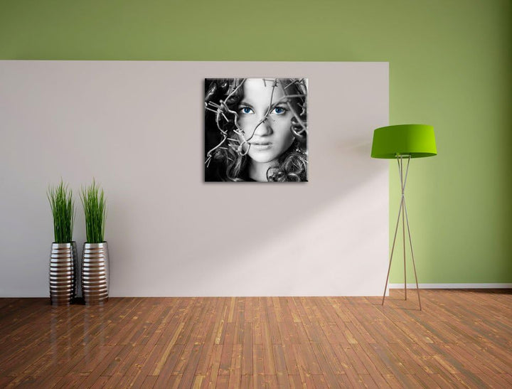 Pixxprint Sexy Girl vor Stacheldraht als Leinwandbild/Grösse: 70x70 cm/Wandbild/Kunstdruck/fertig be