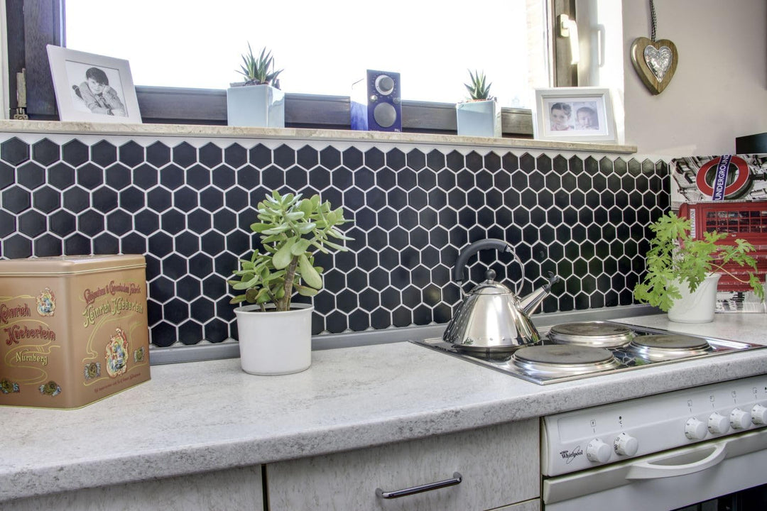 Mosaik Hexagon uni schwarz matt Keramik, Mosaikstein Format: 51x59x5 mm, Bogengrösse: 325x281 mm, 10