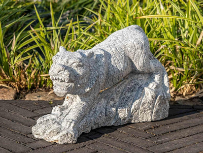 IDYL Granit-Stein Tierfigur Tiger | Frostfest | Länge 40 cm | grau | Asiatische Dekoration für Garte