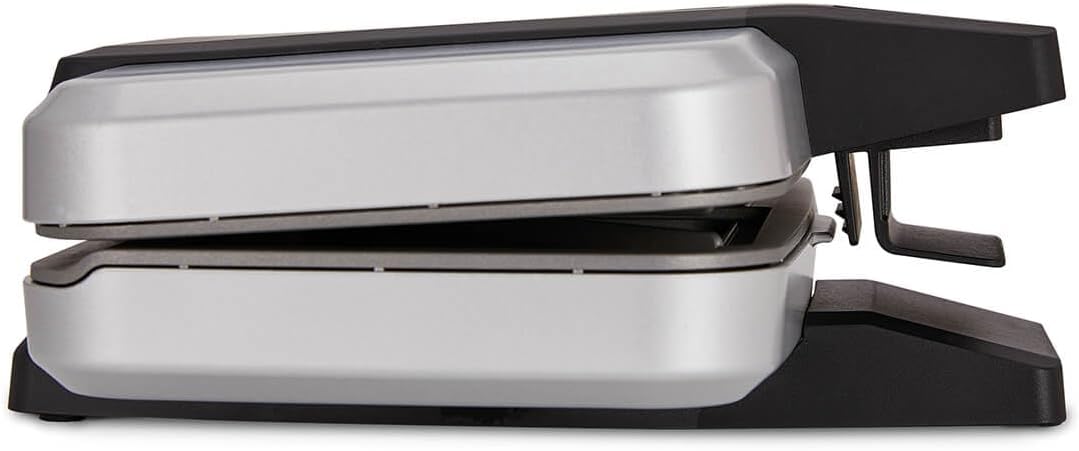 Cloer 6259 Sandwichmaker, 900 W für 2 diagonal geteilte Toasts, American Toasts, XXL Füllungen Silbe