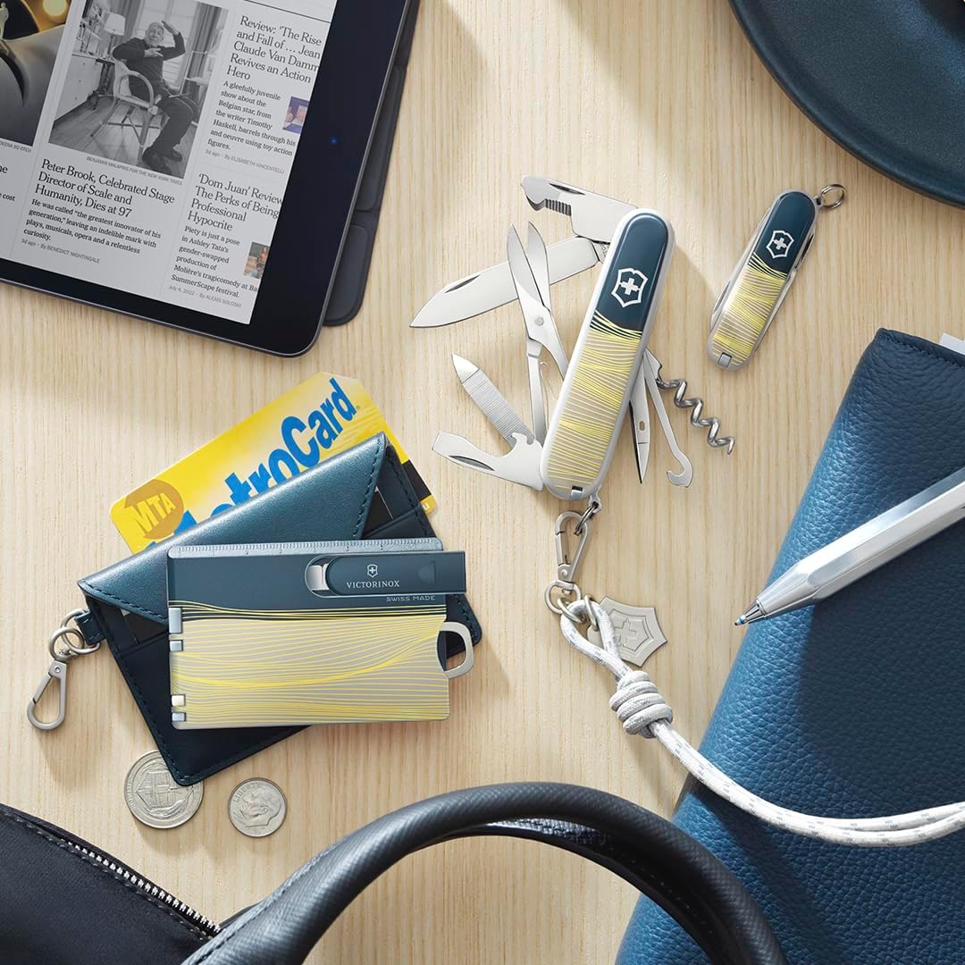 Victorinox Taschenmesser Classic SD, 7 Funktionen, Swiss Made, Multitool für Frauen, Schlüsselanhäng