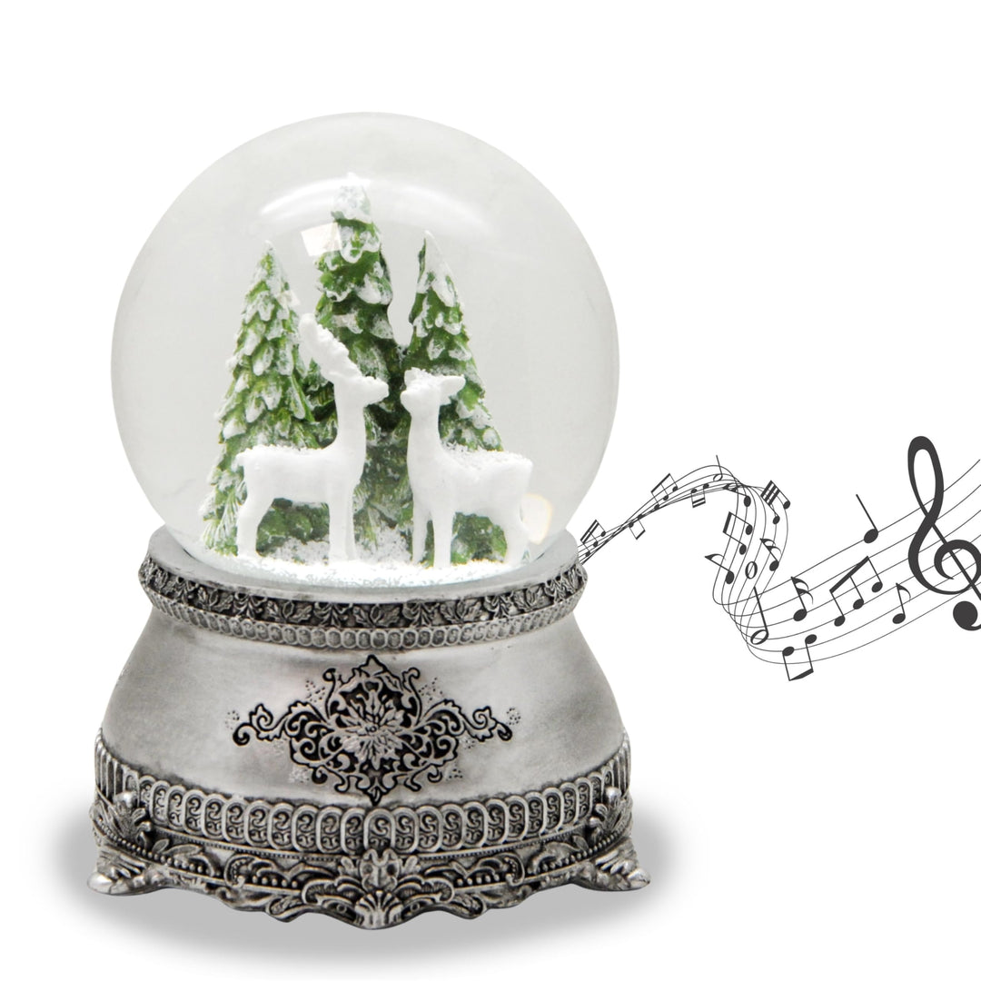 Schneekugel Hüttenzauber 2 weisse Rehe vor Tannenbaum | Sockel Zinnoptik Ornamente | mit Spieluhr |