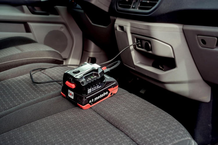 metabo Power-Charger PC 18-65 - 18 V Ladegerät & Powerbank mit LED-Licht, 65 W, schnell einsatzberei