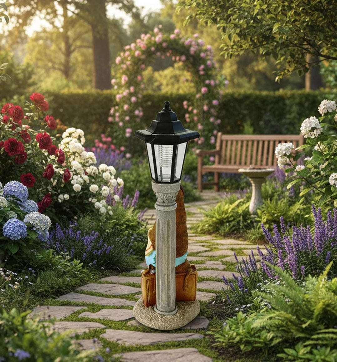 Kremers Schatzkiste Erdmännchen Urlauber mit Solarlaterne Figur Gartenfigur 45 cm Garten