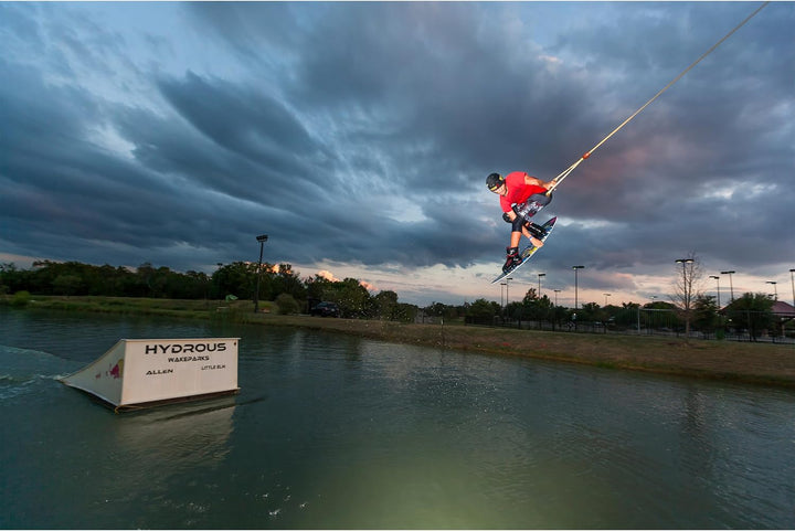 Triple Eight Herren Sweatsaver Halo Water Helmet for Wakeboarding and Waterskiing Helm Karbongummi.