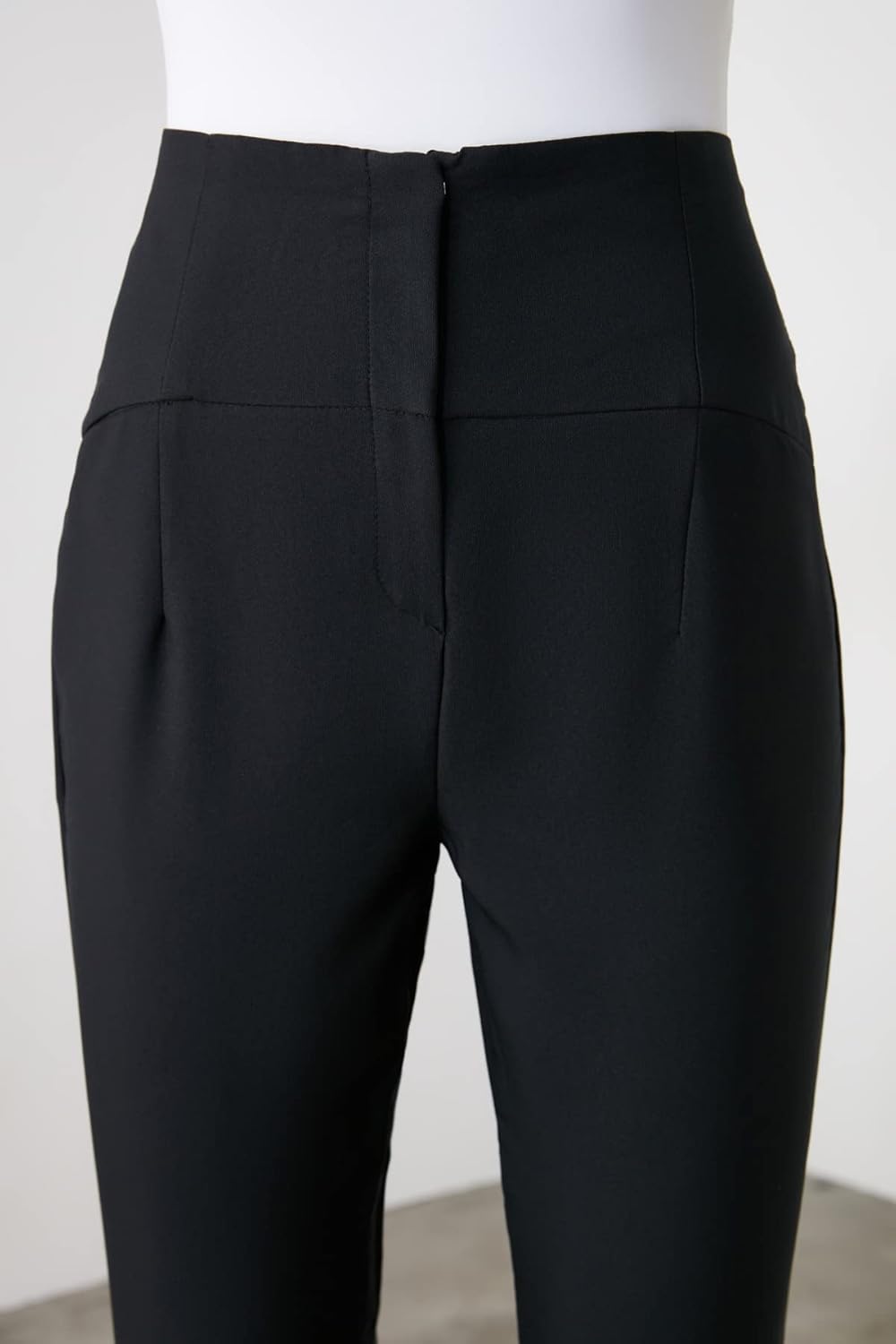 TRENDYOL Frau Mittlerer Bund Straight Leg Zigarettenschnitt Hose 36 Schwarz, 36 Schwarz