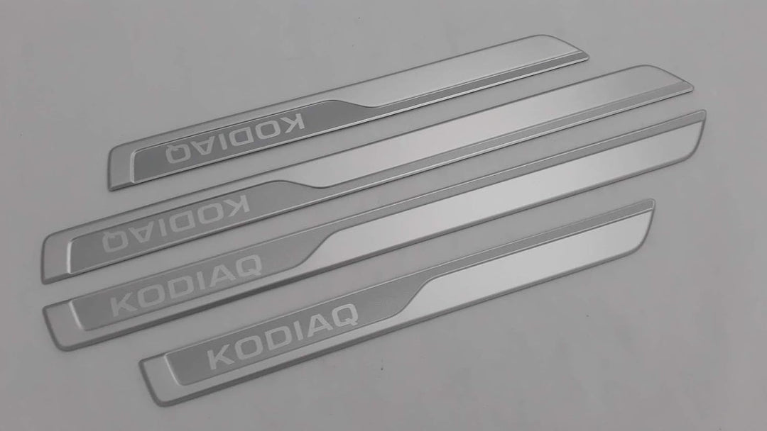 Skoda 565071303B Einstiegsleisten Set Aluminium 4x Leisten v+h mit KODIAQ Schriftzug