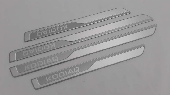 Skoda 565071303B Einstiegsleisten Set Aluminium 4x Leisten v+h mit KODIAQ Schriftzug