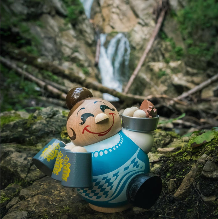 Seiffener Volkskunst | Räuchermännchen Räucherfrau | 10 cm | Kugelräuchermännchen aus dem Erzgebirge