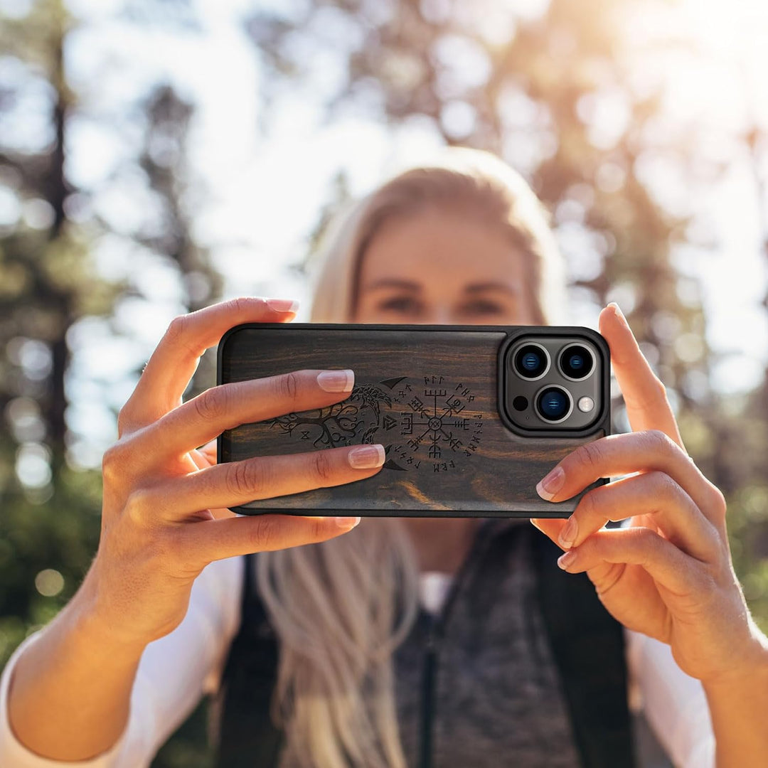 Carveit Holz Cover für iPhone 15 Pro Max hülle, Kompatibel mit Magsafe Silikon Stossfeste Cover, Mag
