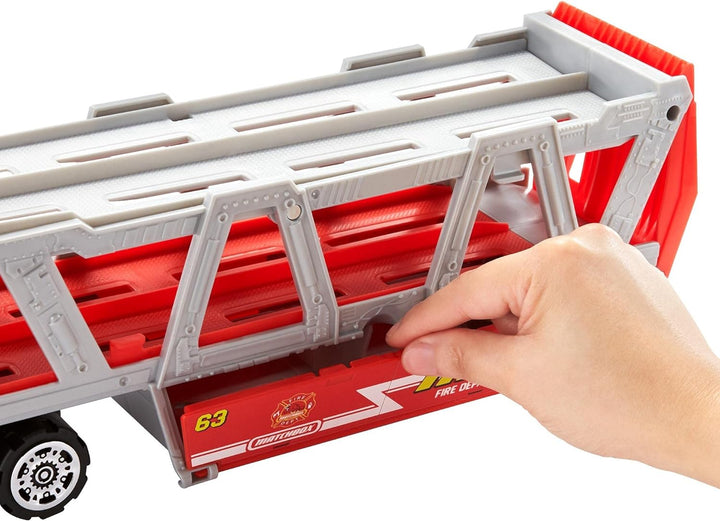 Matchbox GWM23 - Matchbox Construction Hauler mit 1 Feuerwehrfahrzeug und 8 Zubehörteilen, Spielzeug