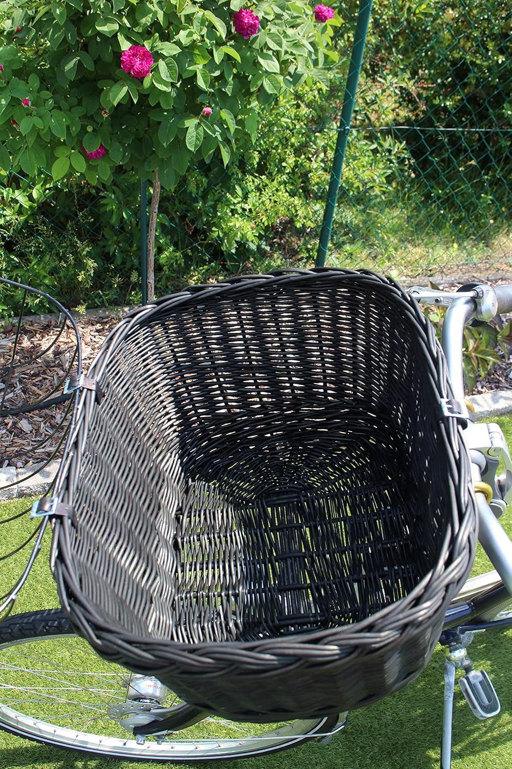 Hundefahrradkorb für Fahrradlenker aus Weide mit Metallgitter und Kissen in Schwarz Lenkrad Weidenko