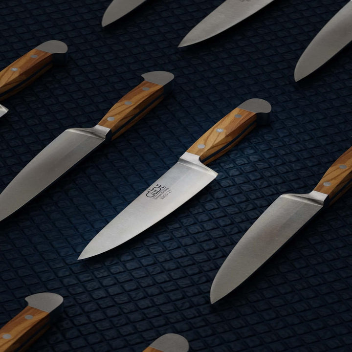 GÜDE Solingen - Kochmesser geschmiedet, 21 cm, Olivenholz, ALPHA OLIVE, Küchenmesser, Doppelkropf, H