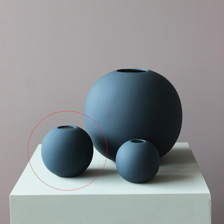 Cooee Design Ball Vase 10cm Midnight Blue Ø : 10, H: 9 CM Midnight Blue, Ø : 10, H: 9 CM Midnight Bl