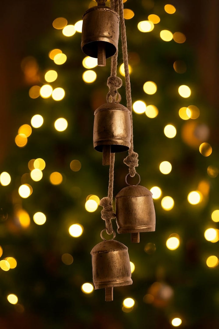 4 Grosse Rustikale Kuhglocken am Seil – Weihnachtsglocken in Antikgold für Kamin, Veranda oder Garte