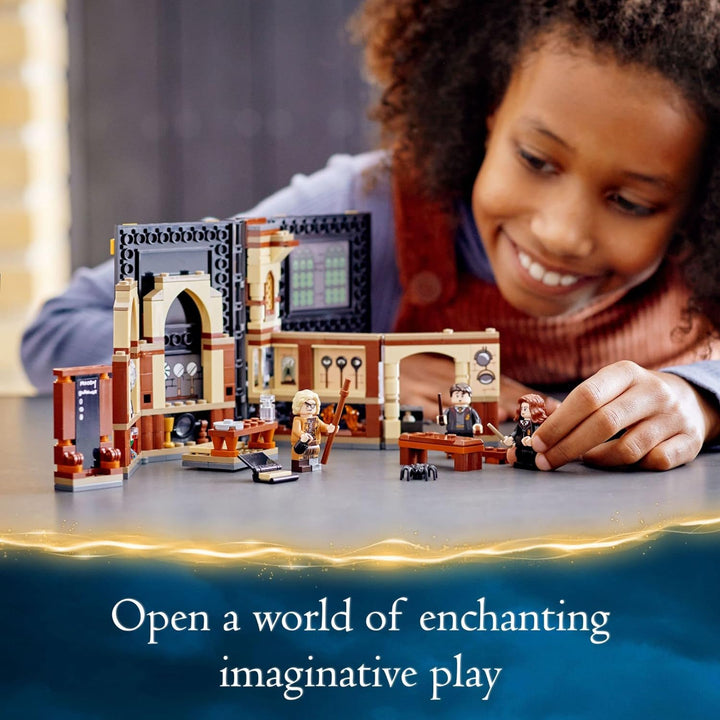 LEGO Harry Potter Hogwarts Moment - Verteidigungsklasse 76397 Bausatz; Sammelbares Klassenzimmer-Spi