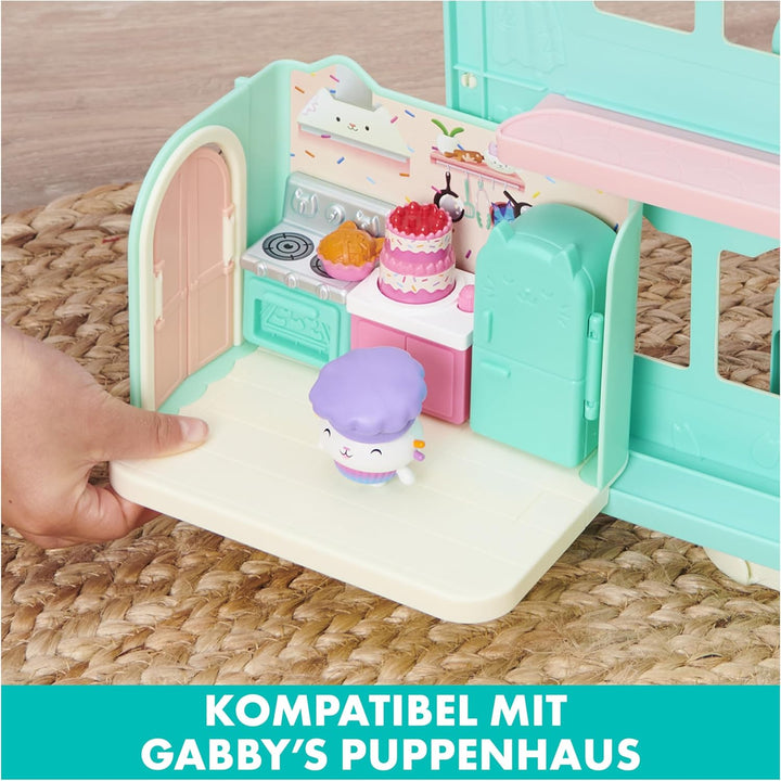 Gabby‘s Dollhouse Deluxe Raum, Bakey with Cakey, Küche mit Kuchi (engl. Cakey), 3 Möbelstücken und 2