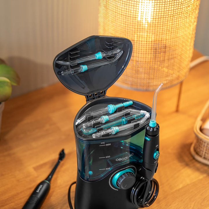 Cecotec Mundpflegezentrum Bamba ToothCare Jet Clean. 18 W, 600-ml-Irrigator, 10 Druckstufen, 7 Aufsä