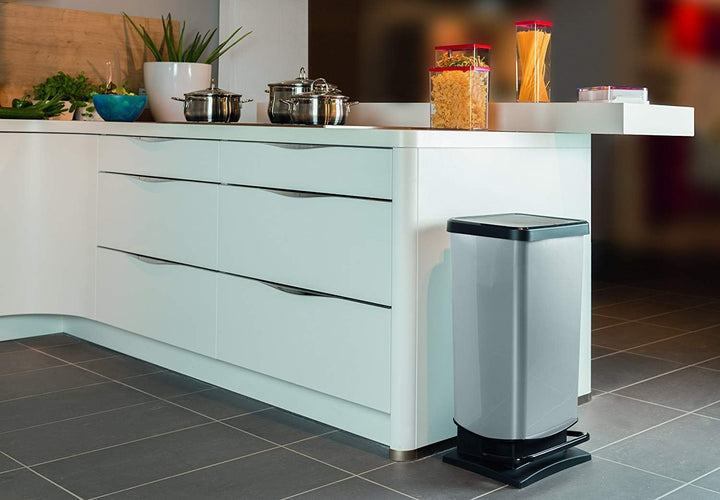 Rotho Paso Mülleimer 40l mit Pedal und Deckel, Kunststoff (PP) BPA-frei, silber metallic, 40 Liter (