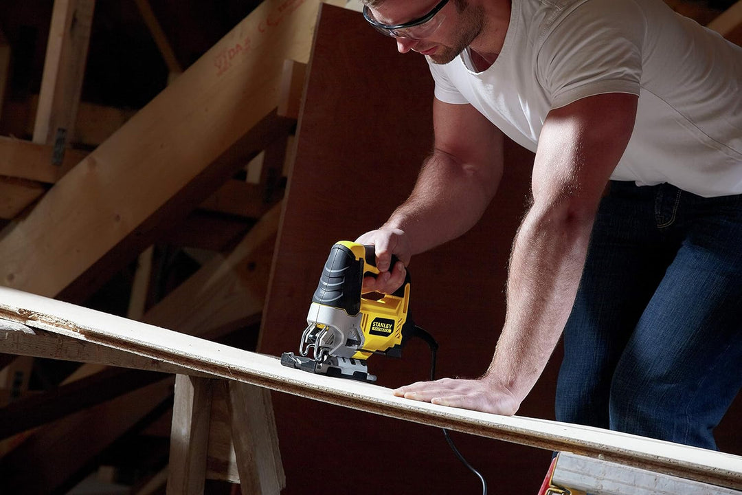 Stanley FatMax Pendelhubstichsäge FME340K (710W, 3-stufiger Pendelhub, mit Frontgebläse, werkzeuglos