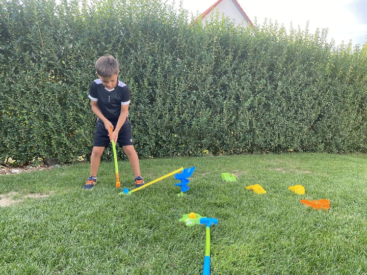 alldoro 60064 Garten Golf Set, 22 Teilen, Kindergolf mit 6 Hindernissen, 2 Schläger und 2 Golfbälle,