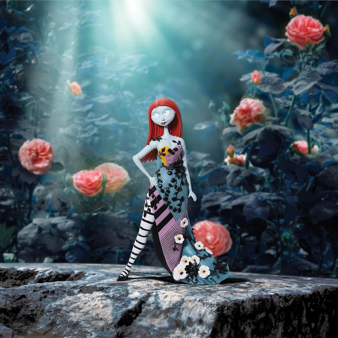 Enesco Disney Showcase The Nightmare Before Christmas Sally in Gown Botanische Figur, 18 cm, Mehrfar