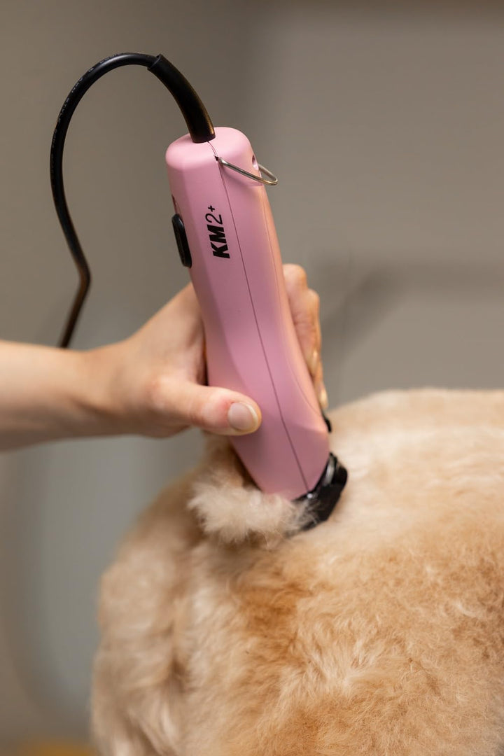 Rotschopf24 Edition mit Tasche: KM2 Hunde Schermaschine pink+ 8 Metallaufsätze (3-25mm). 45 Watt Pow