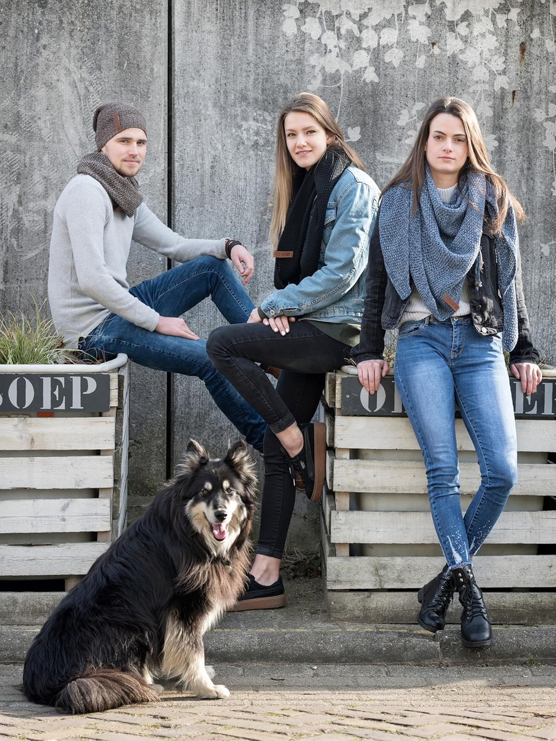 KNIT FACTORY - Dreiecksschal Coco - Damen Strickschal mit Wolle - Umschlagtuch für den Herbst und Wi