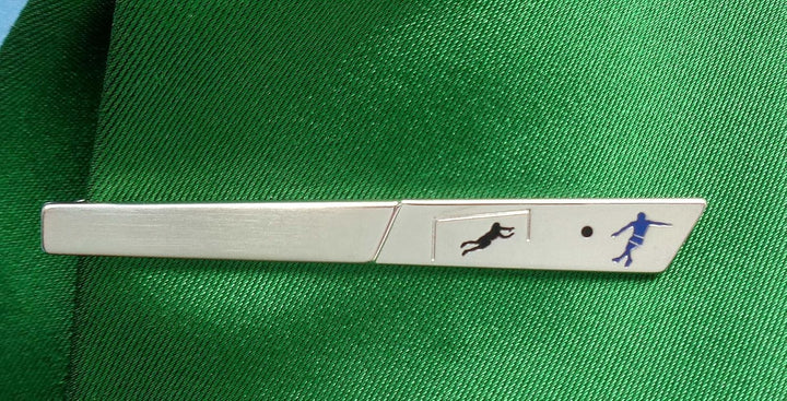 Fussball Krawattennadel Krawattenklammer silbern + blau schwarz gelackt ca. 7 cm langmade in Germany