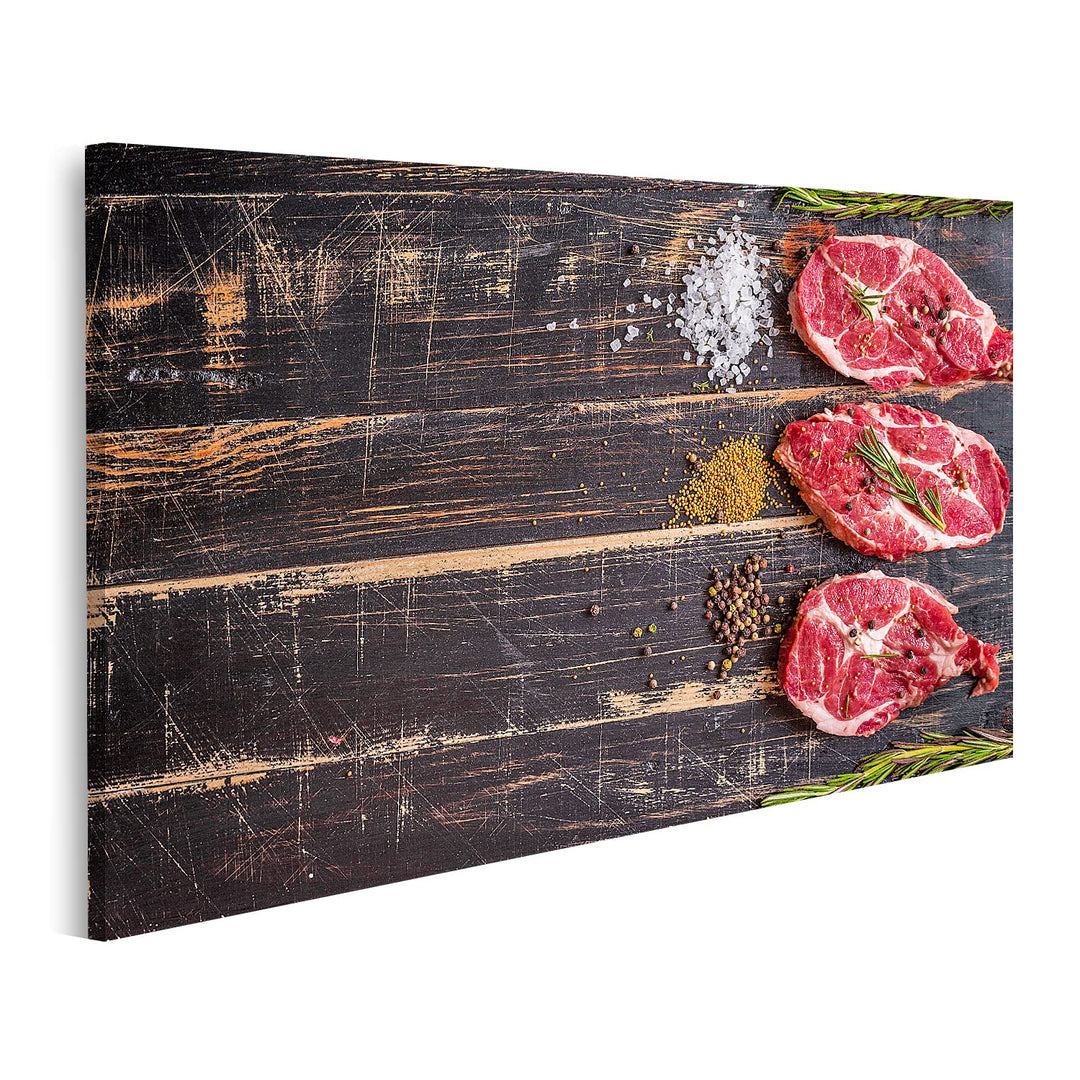 islandburner Bild auf Leinwand Rohes Fleisch Steak Gewürze Auf Dunklem Holzuntergrund Bilder Wandbil