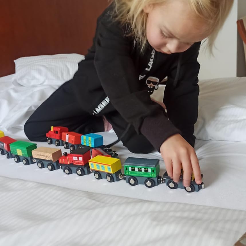 KRUZZEL Holzeisenbahn Set mit Organizer 3 Lokomotiven 9 Waggons Magneteisenbahn Montessori 23522