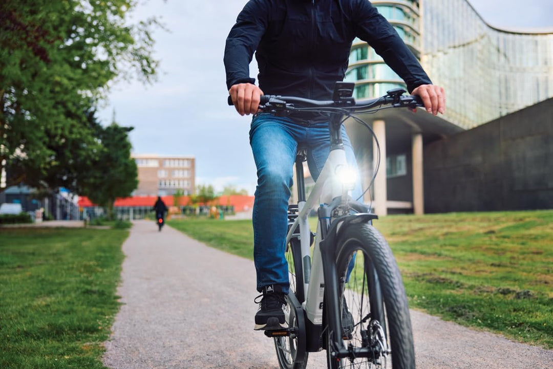 TRELOCK LS 940-HB Lighthammer 150 Lux E-Bike 12V Fahrradlicht – Inklusive Fernlicht-Schalter und Len