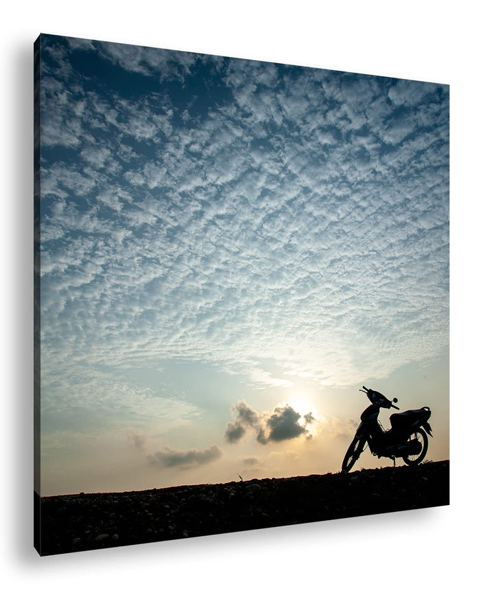 einsames Motorad Format: 70x70 als Leinwandbild, Motiv fertig gerahmt auf Echtholzrahmen, Hochwertig