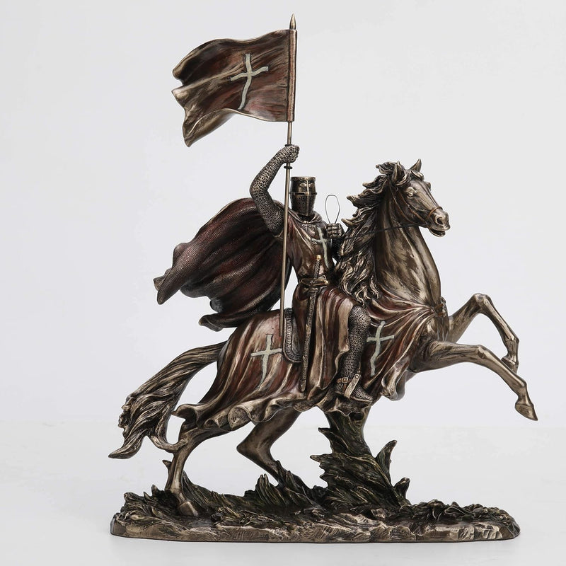 Veronese Design Mittelalterlicher Kreuzritter in Rüstung auf Pferd, Tischstatue