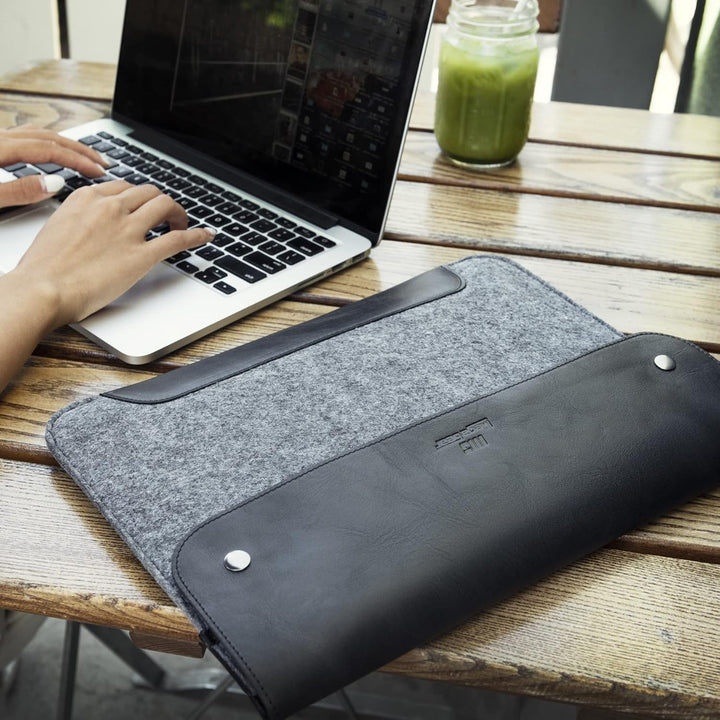 MegaGear MacBook-Tasche aus echtem Leder und Fleece, Laptop-Hülle für MacBook Pro und MacBook Air Hü