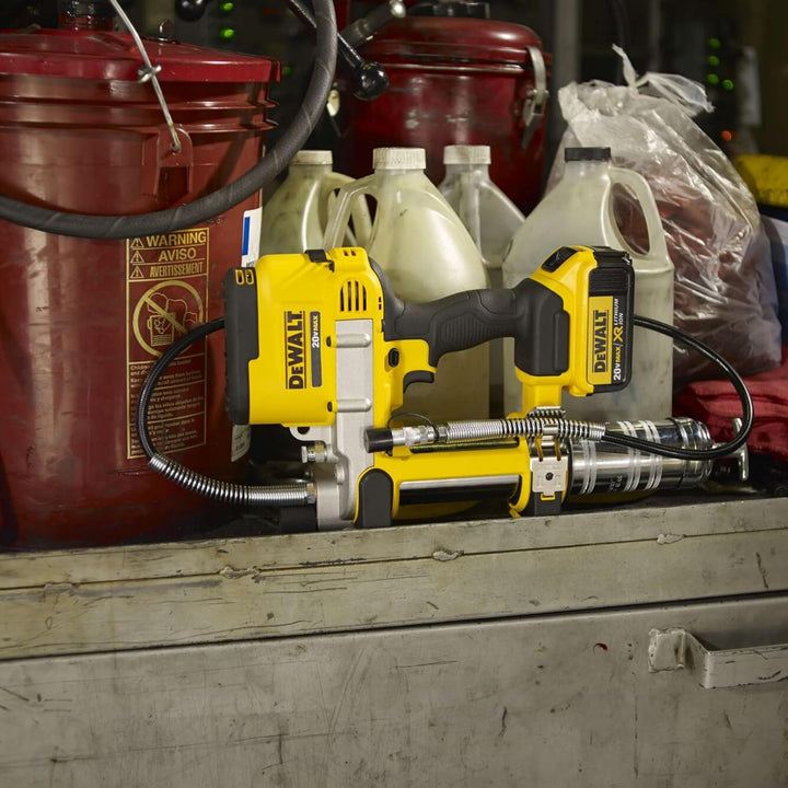 Dewalt 18 Volt Akku-Fettpresse DCGG571M1 (690 bar Arbeitsdruck, Fassungsvermögen: 400 gr. mit Kartus