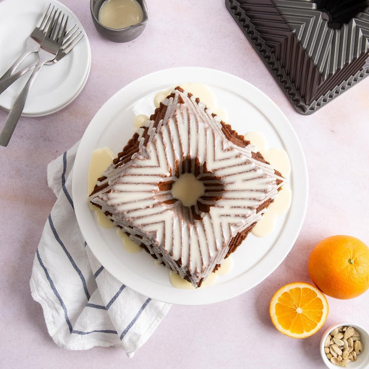 Nordic Ware Backform Bundt Squared Pan Aluminium Gold, 20,3cm x 20,3cm, NW 80577, Gold