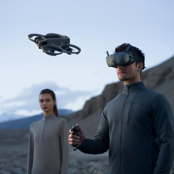 DJI Avata 2 Fly Smart Combo (ein Akku), FPV-Drohne mit Kamera 4K, Immersive Experience, One-Push-Akr