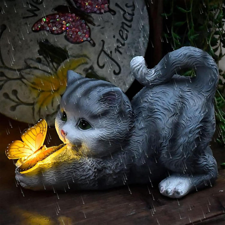 Katzen Deko Gartenfiguren mit Schmetterlinge LED Solarlampen, Wetterfest Solar-Katzenstatue für Drau