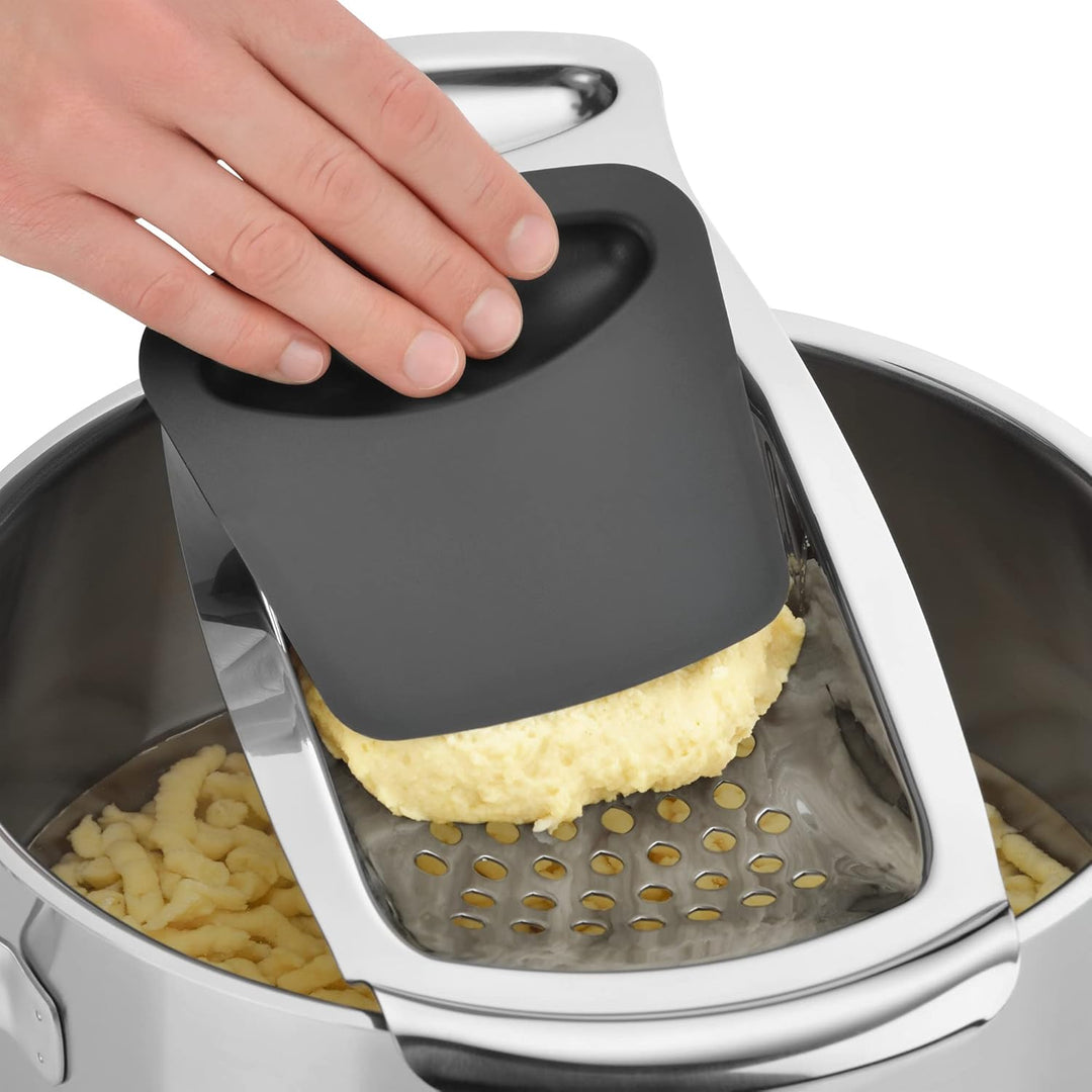 WMF Spätzle-Profi 35 x 14 cm, Spätzlereibe mit Teigschaber, Spätzlehobel, Cromargan Edelstahl, Einhä
