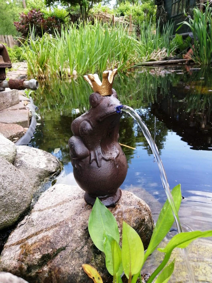Trendkontor Wasserspeier Froschkönig 22cm inkl. Pumpe Teich Dekoration Gartenfigur Gusseisen