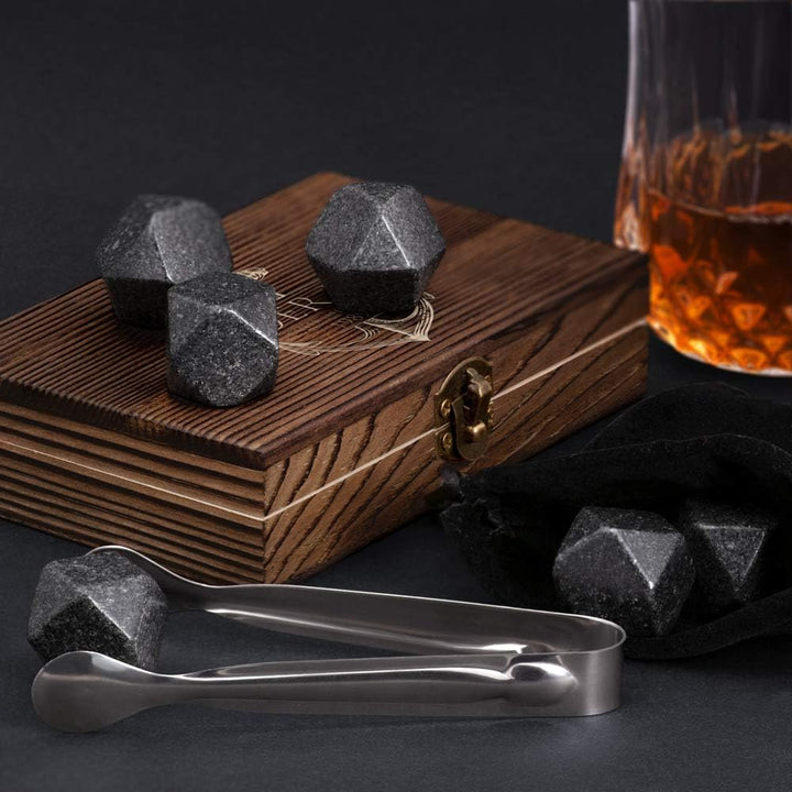 Maverton Whisky Steine Set - in Holzbox mit Gravur - 6 Eiswürfel + Zange + Velourbeutel - wiederverw