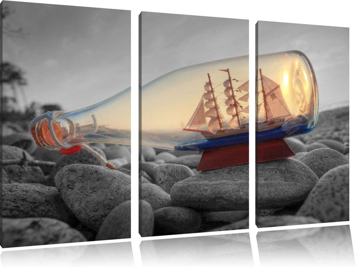 Schiff in Flasche am Steinstrand schwarz/weiss 3-Teiler Leinwandbild 120x80 Bild auf Leinwand, XXL r
